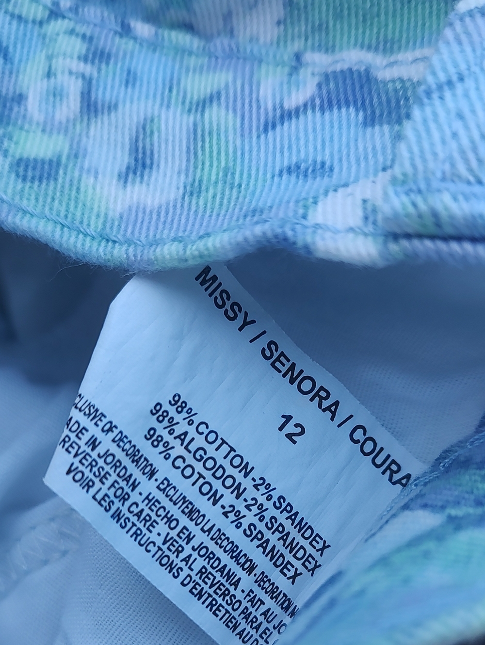 Gloria Vanderbilt// Floral White &Blue Capris pants - Picture 10 of 10